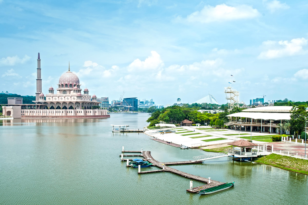 Masjid Putra (Putra Mosque)