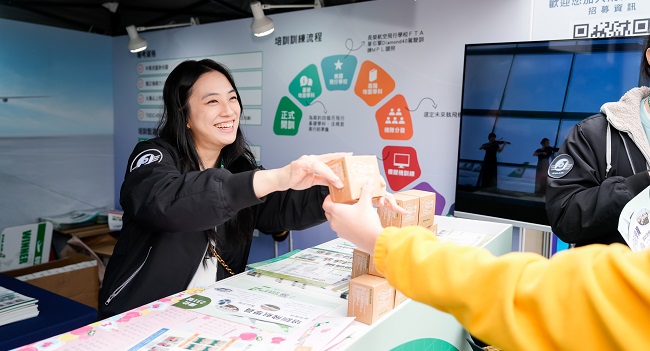 長榮航空參與國立臺灣大學校園徵才博覽會 長榮航空參與國立臺灣大學校園徵才博覽會