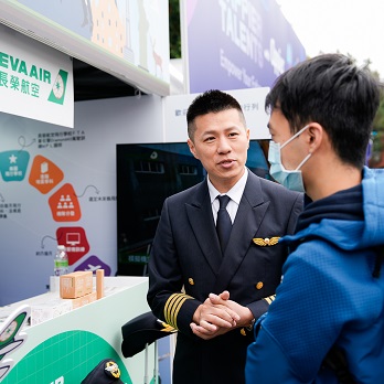 長榮航空前進校園招募百名機師 廣邀優秀學子投入飛航專業 展翅飛翔