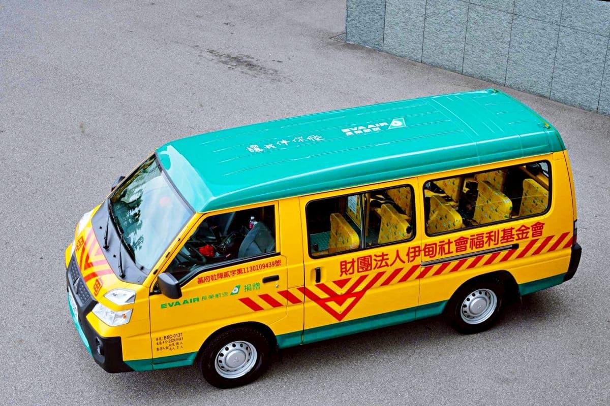 長榮航空幼兒交通車捐贈